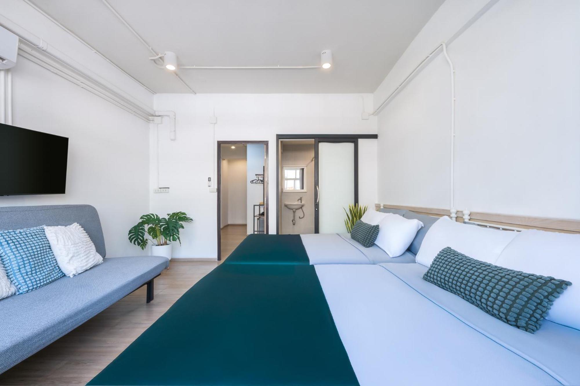 Platinum Deluxe Shopping Apartments Bangkok Exterior photo